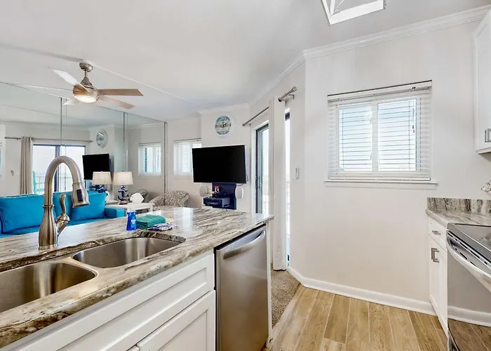 Floor With Panoramic Gulf And Bay Views And Gear *